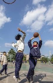 多伦多蓝鸟队凭借乔·卡特（Joe Carter）的世界大赛再见全垒打，蝉联总冠军